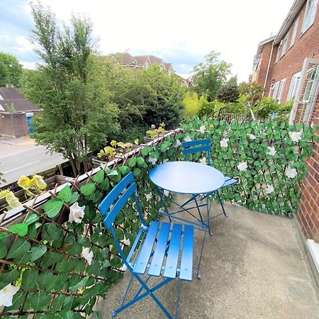 Redhill Town Centre 3 Bed House Near Gatwick Airport, Easy Commute To London Apartment Exterior foto