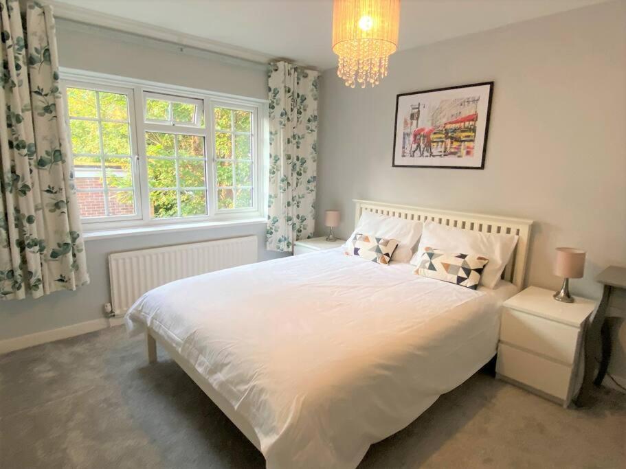 Redhill Town Centre 3 Bed House Near Gatwick Airport, Easy Commute To London Apartment Exterior foto