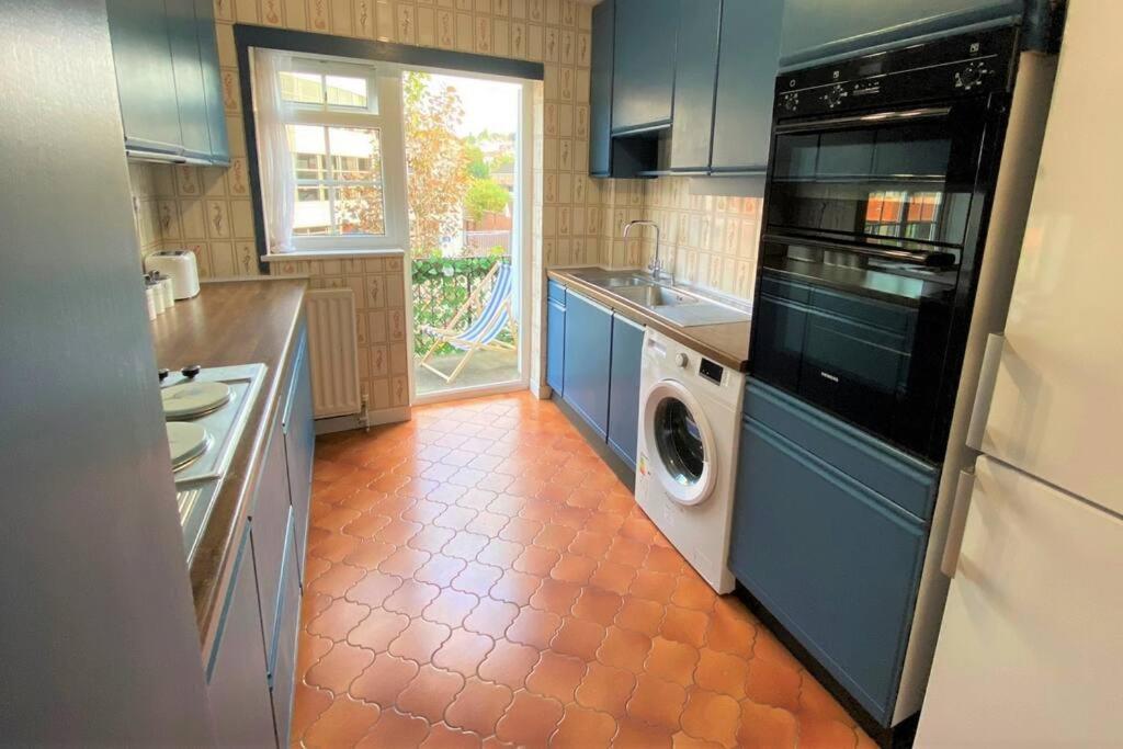 Redhill Town Centre 3 Bed House Near Gatwick Airport, Easy Commute To London Apartment Exterior foto