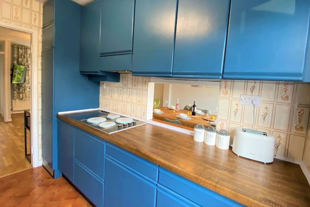 Redhill Town Centre 3 Bed House Near Gatwick Airport, Easy Commute To London Apartment Exterior foto