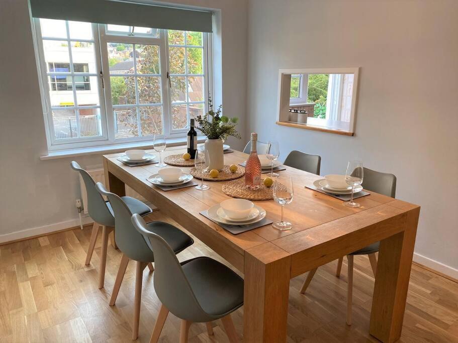 Redhill Town Centre 3 Bed House Near Gatwick Airport, Easy Commute To London Apartment Exterior foto