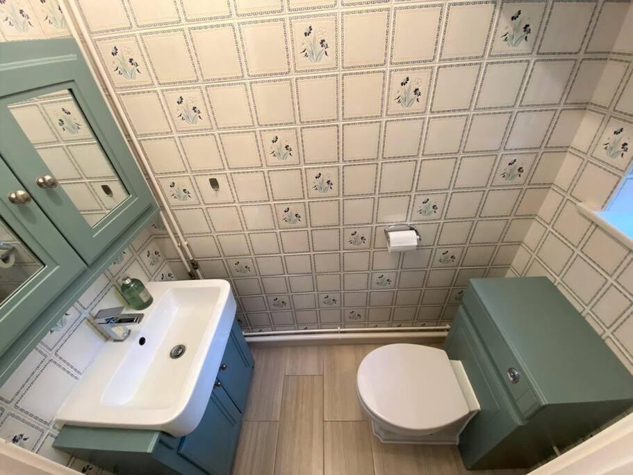Redhill Town Centre 3 Bed House Near Gatwick Airport, Easy Commute To London Apartment Exterior foto